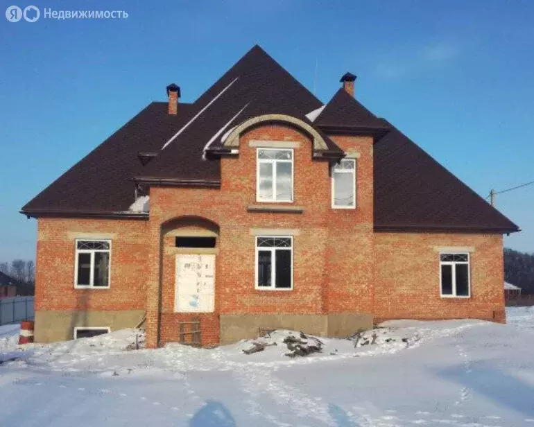 Дом в село Таврово, микрорайон Таврово-9 (250 м) - Фото 0