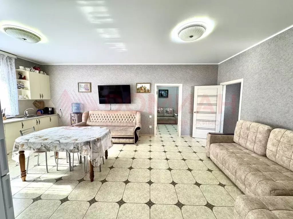 Дом в Ростовская область, Волгодонск Индустриальная ул. (100 м) - Фото 1