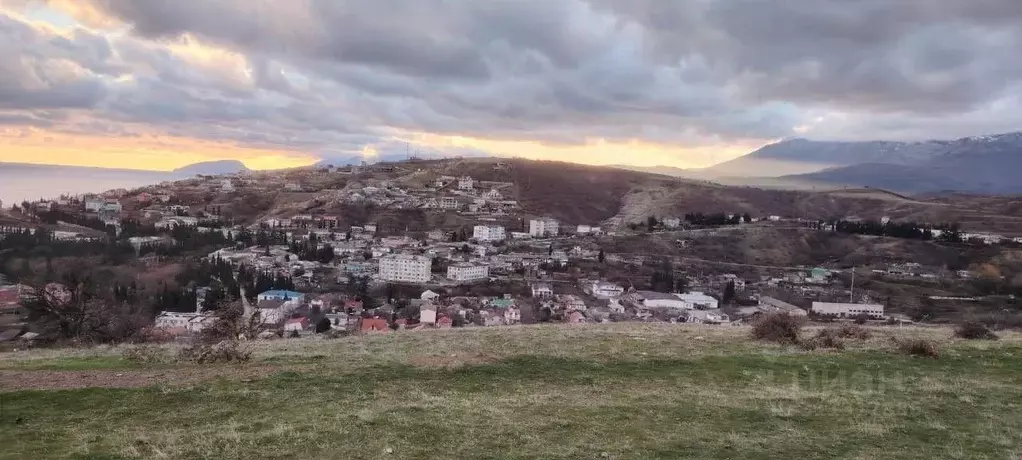 Участок в Крым, Алушта городской округ, с. Малореченское ул. ... - Фото 1