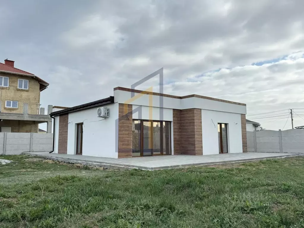 Дом в Крым, Евпатория городской округ, Заозерное пгт ул. Тенистая, 24А ... - Фото 1