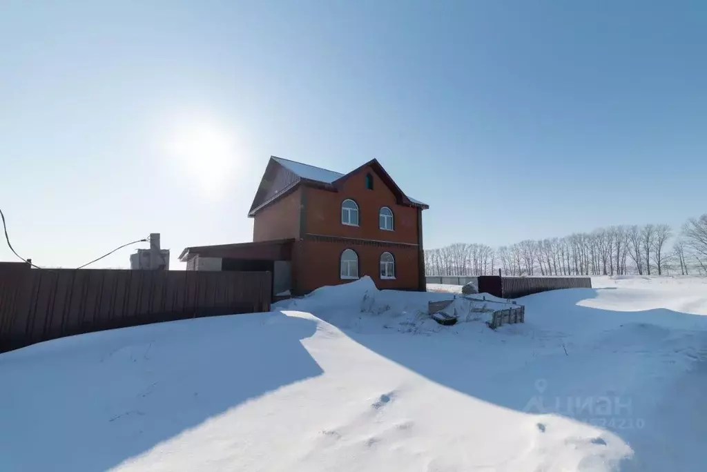 Дом в Башкортостан, Стерлитамакский район, Айгулевский сельсовет, с. ... - Фото 2