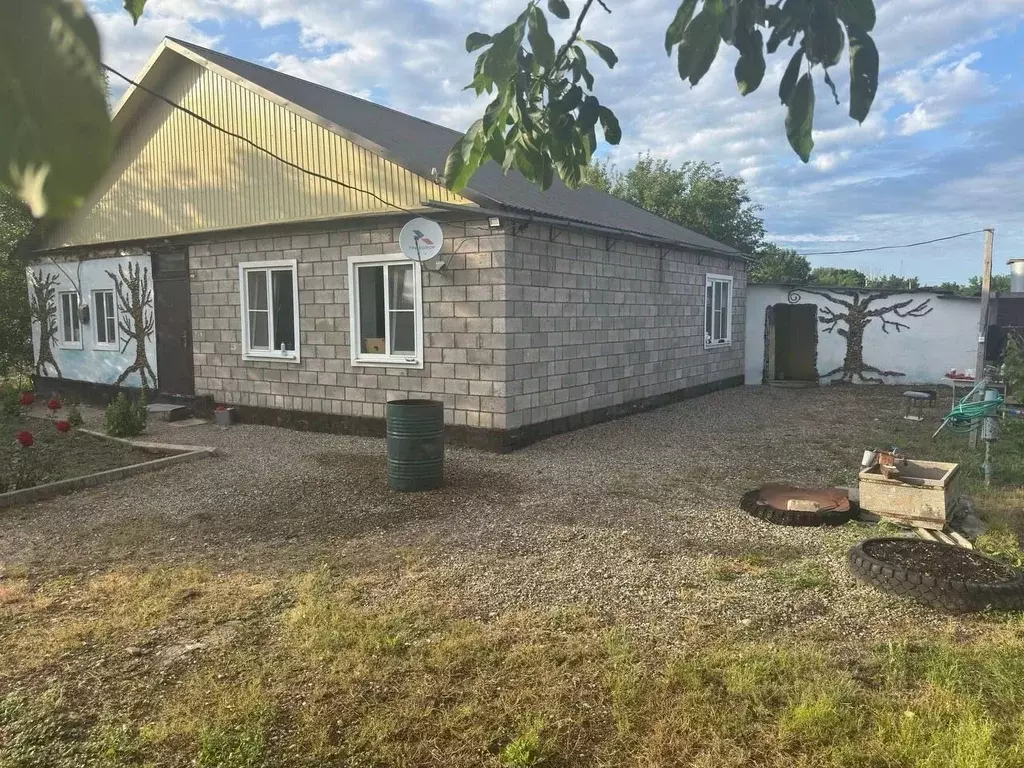 Дом в Ставропольский край, Буденновский муниципальный округ, с. ... - Фото 1