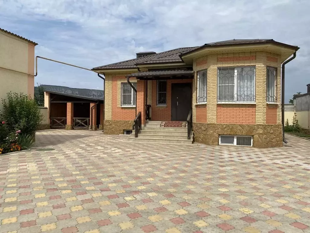 Дом в Ставропольский край, Кисловодск ул. Мичурина, 8 (150 м) - Фото 1