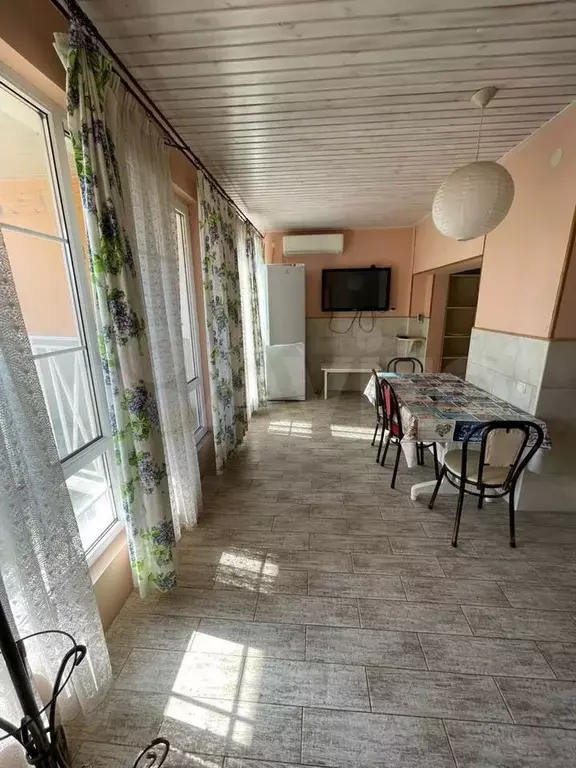 Комната 60 м в 2-к., 2/2 эт. - Фото 1