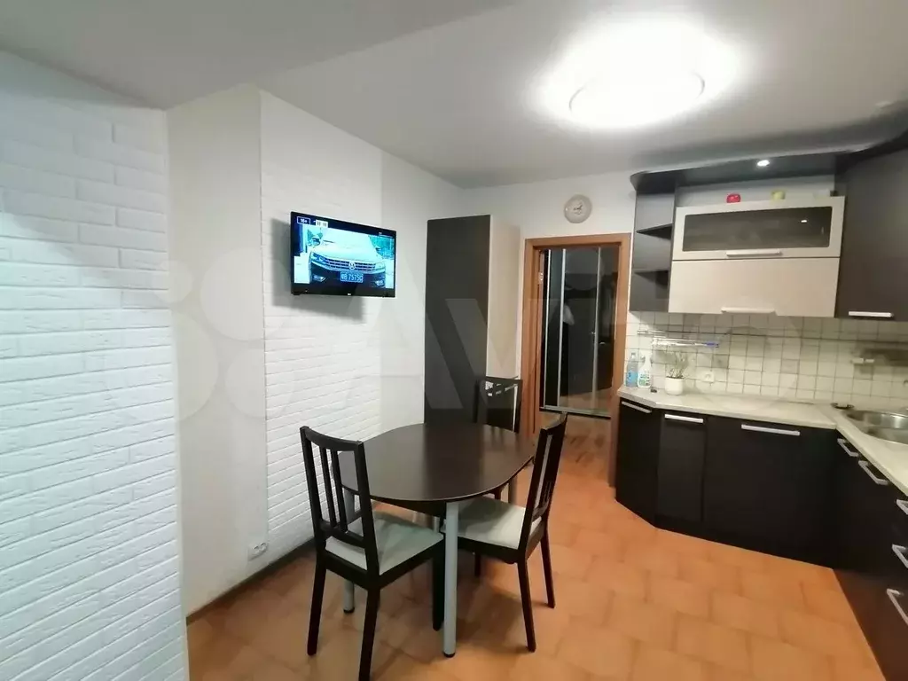 2-к. квартира, 60 м, 4/9 эт. - Фото 0