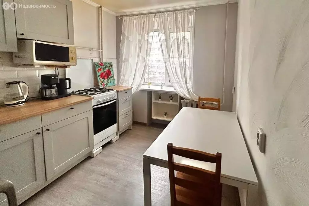3-комнатная квартира: Казань, улица Зур Урам, 8 (64.1 м) - Фото 1