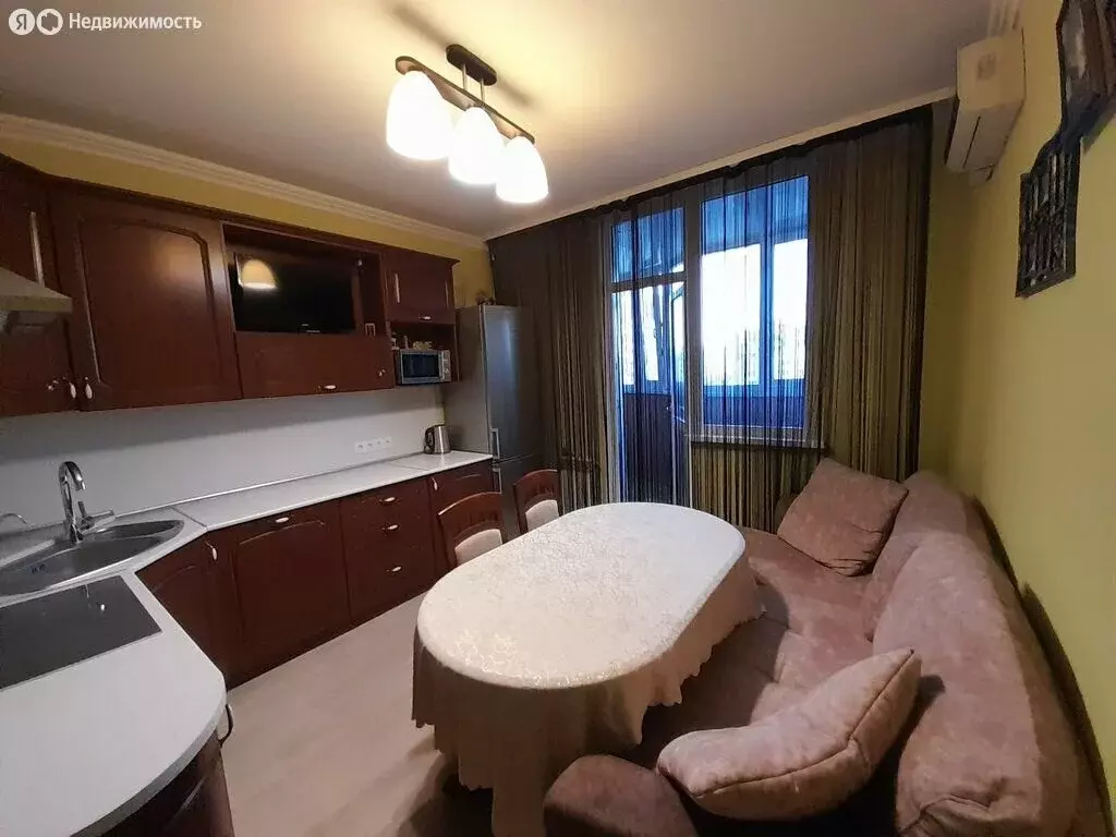 2-комнатная квартира: Оренбург, Салмышская улица, 74 (56.7 м) - Фото 1