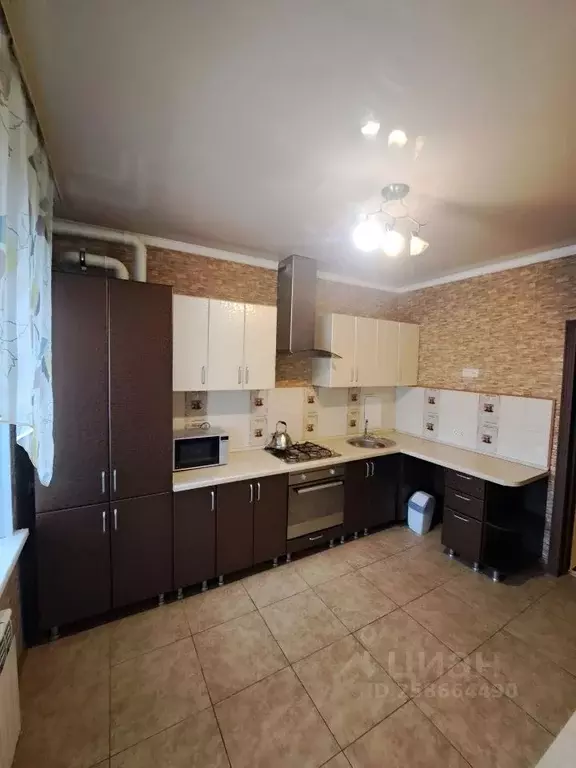 3-к кв. Астраханская область, Астрахань пер. Островского, 22 (90.0 м) - Фото 1