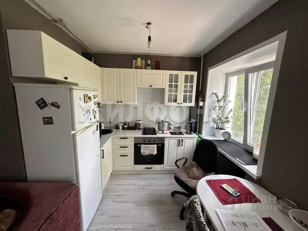 3-к кв. Самарская область, Тольятти ул. Ларина, 64 (56.0 м) - Фото 0