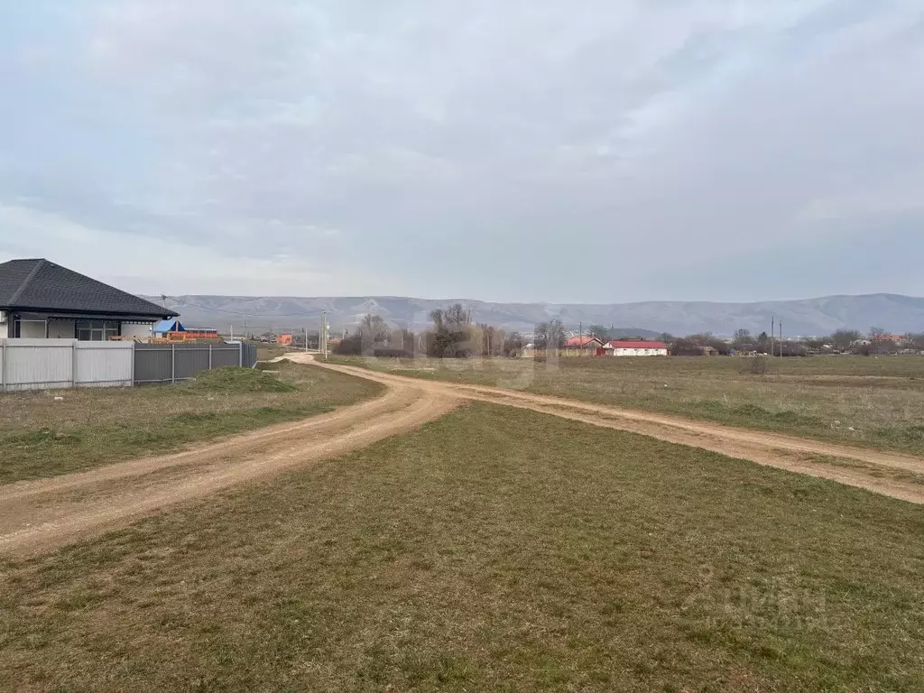 Участок в Крым, Симферопольский район, с. Доброе ул. Клубничная (6.0 ... - Фото 2