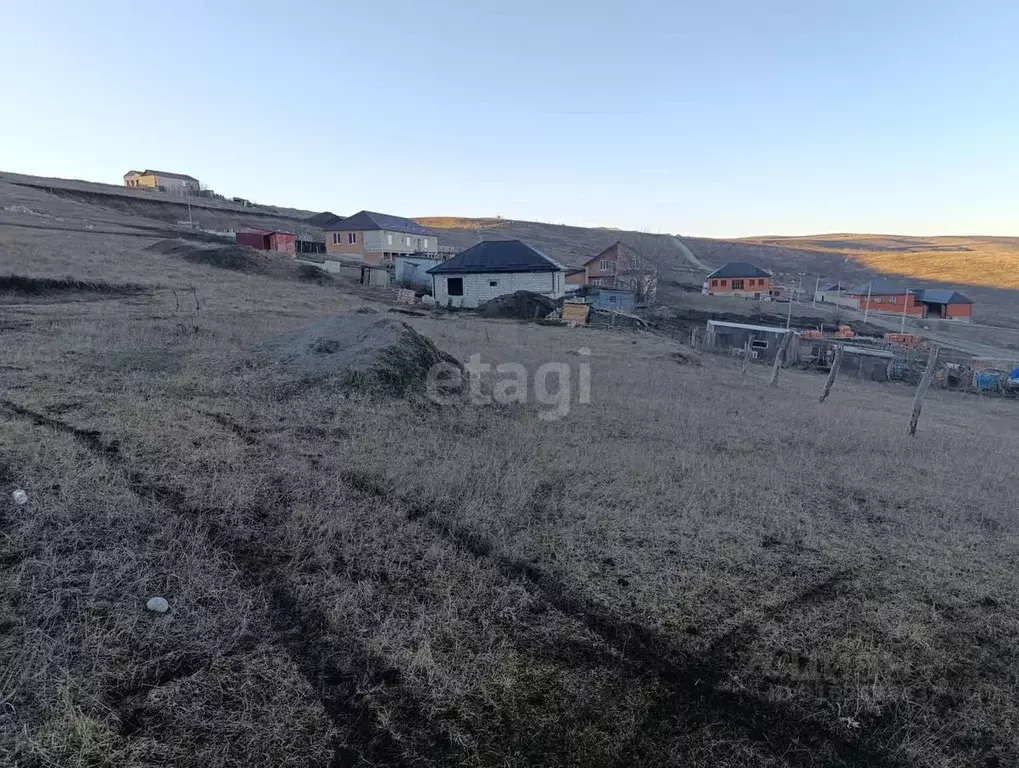 Участок в Ингушетия, Назрановский район, Барсуки с/пос, с. Барсуки  ... - Фото 1