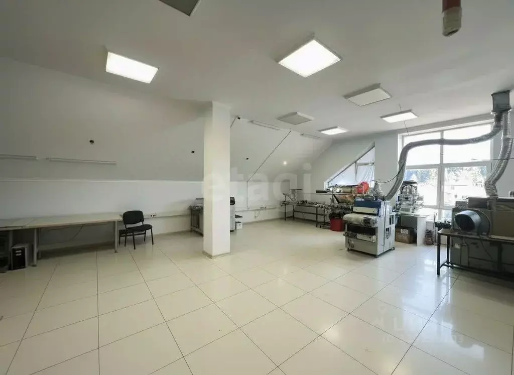 Офис в Ханты-Мансийский АО, Ханты-Мансийск ул. Геологов, 27 (550 м) - Фото 1