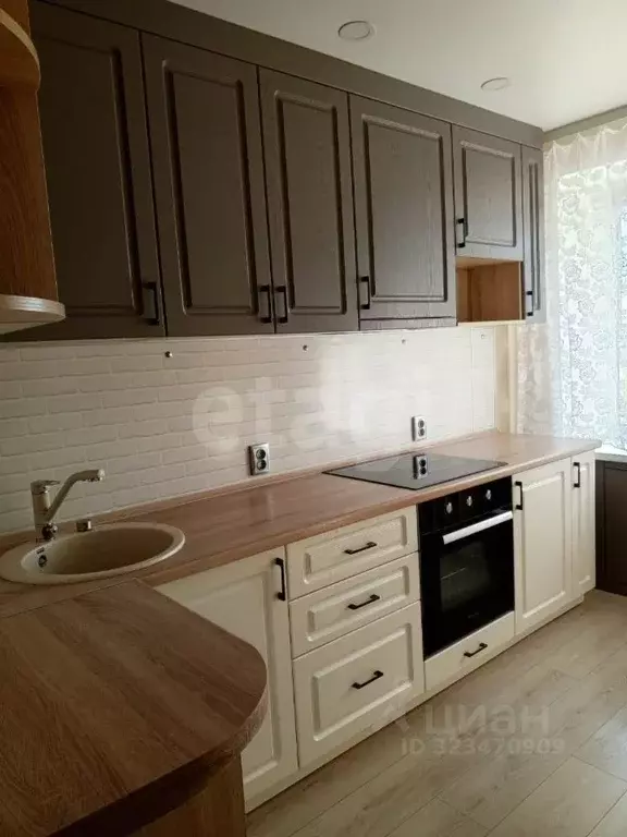 3-к кв. Тюменская область, Тюмень Утешево мкр, ул. Ивана Быкова, 7 ... - Фото 0