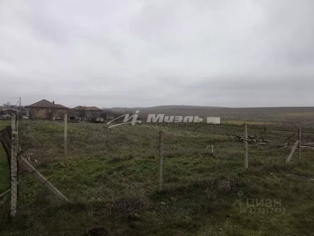 Участок в Крым, Симферопольский район, Кольчугинское с/пос, с. ... - Фото 1