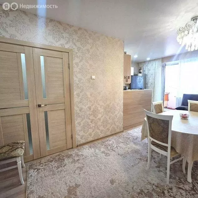 3-комнатная квартира: Челябинск, улица 40-летия Победы, 61 (65 м) - Фото 1