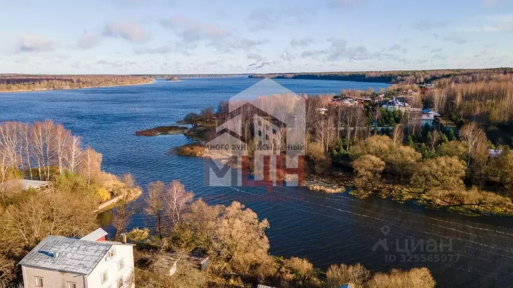 Участок в Тверская область, Конаковский муниципальный округ, д. Плоски ... - Фото 1