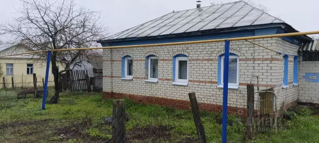 Дом в Саратовская область, Петровский район, Новозахаркинское ... - Фото 1