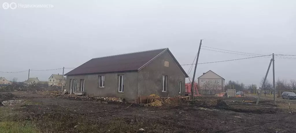 Дом в село Латное, Октябрьская улица (102 м) - Фото 1