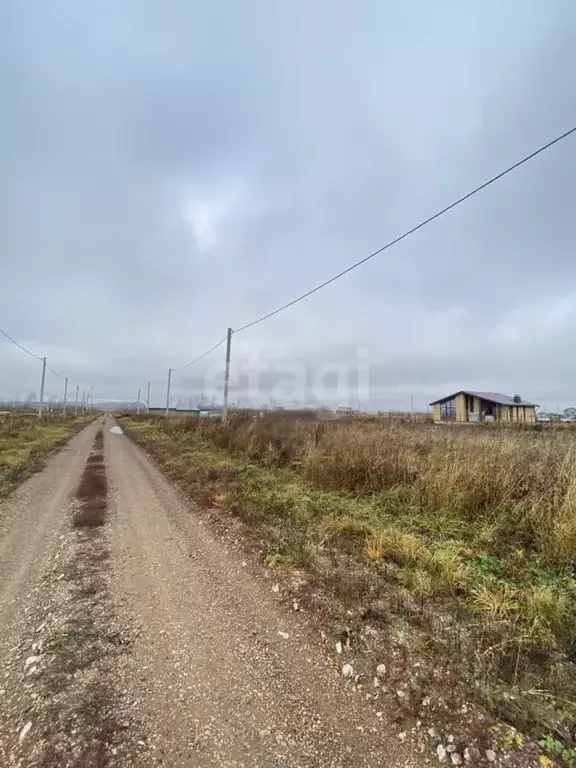 Участок в Башкортостан, Стерлитамакский район, д. Казадаевка ул. ... - Фото 1