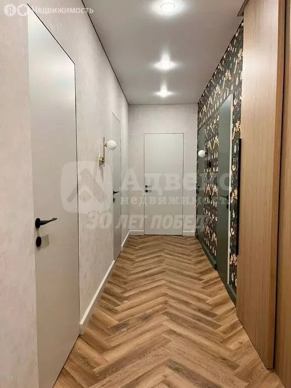 3-комнатная квартира: Тюмень, улица Игоря Комиссарова, 22 (61.6 м) - Фото 2