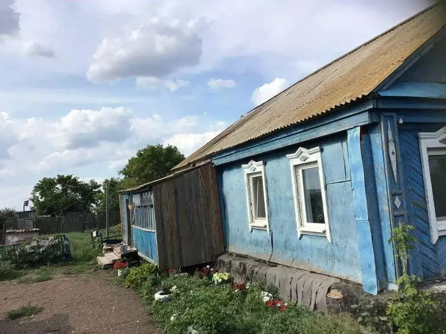 Дом в Оренбургская область, Октябрьский район, с. Новоникитино ... - Фото 1
