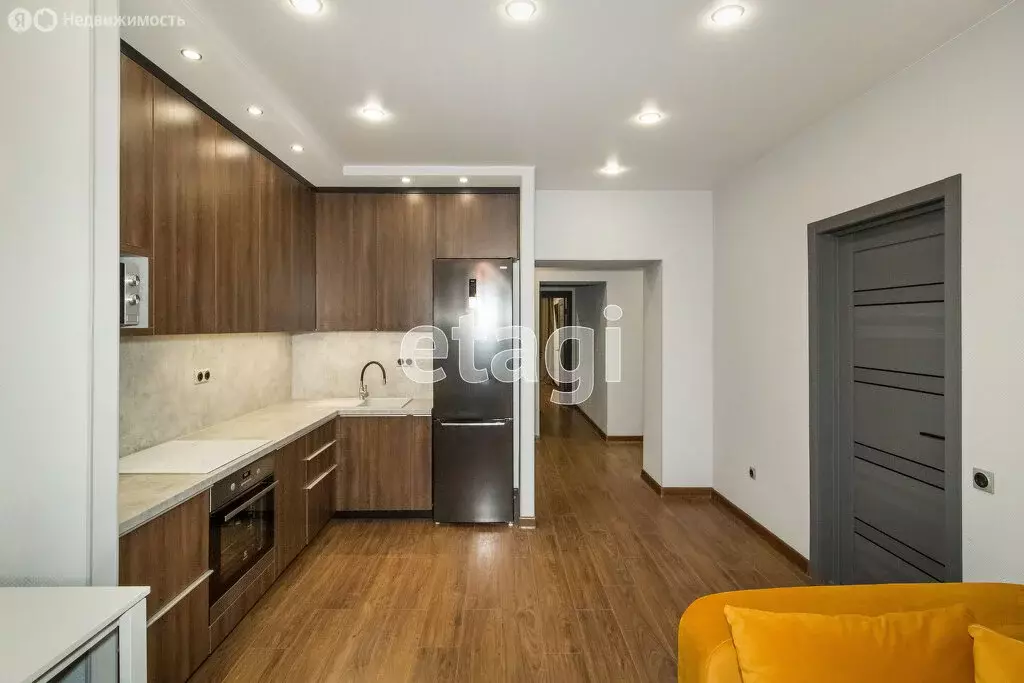 2-комнатная квартира: Тюмень, улица Клары Цеткин, 61к5 (59.2 м) - Фото 1