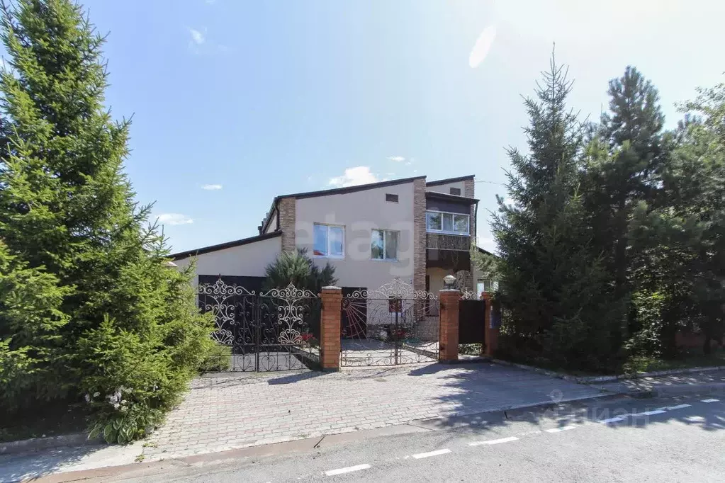 Дом в Тюменская область, Тюмень ул. Небесная (378 м) - Фото 0