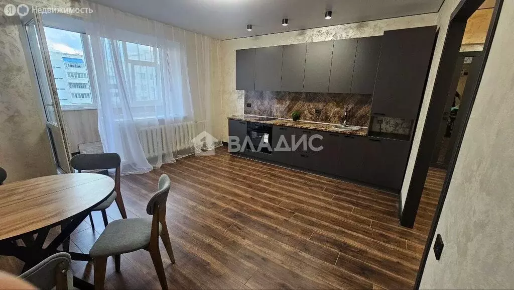 3-комнатная квартира: Тобольск, 9-й микрорайон, 28 (68 м) - Фото 0