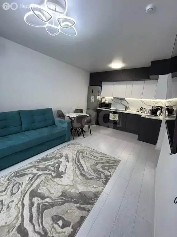 2-комнатная квартира: Тюмень, улица Тимофея Чаркова, 87 (60 м) - Фото 2
