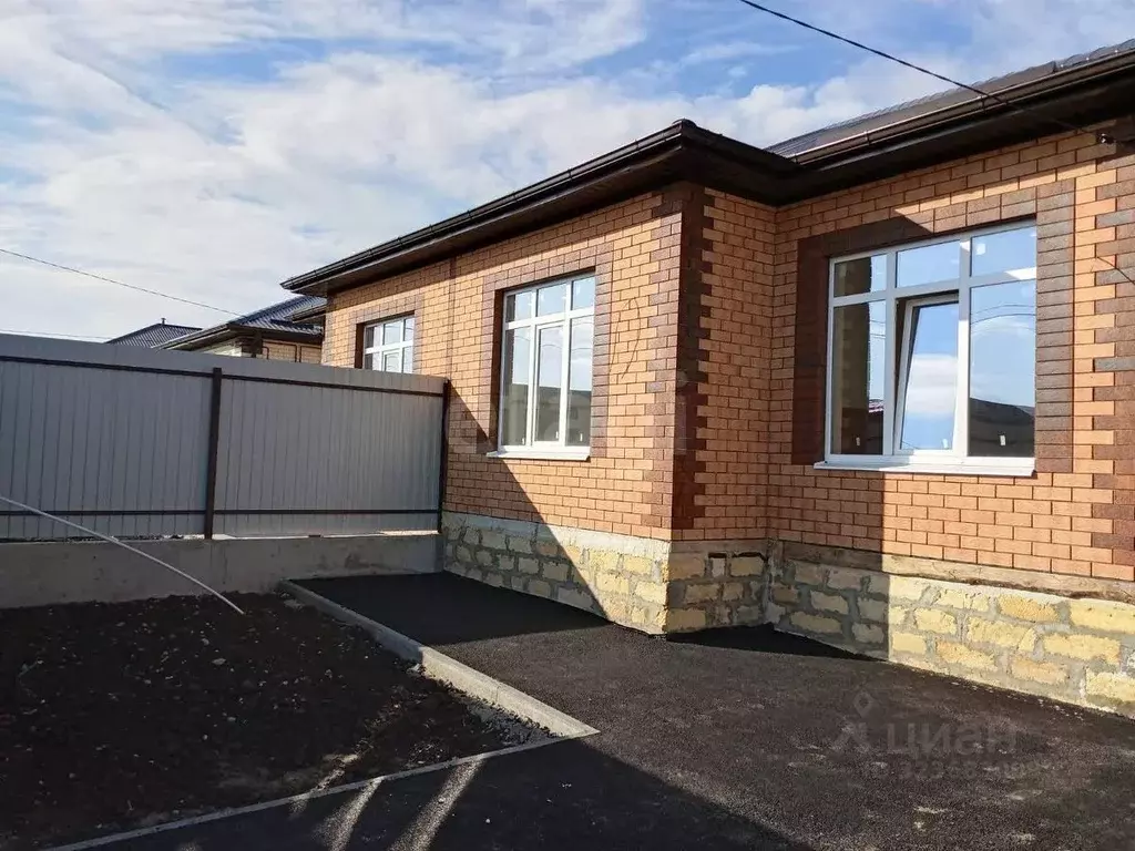 Дом в Ставропольский край, Михайловск Шпаковский район, ул. Александра ... - Фото 1