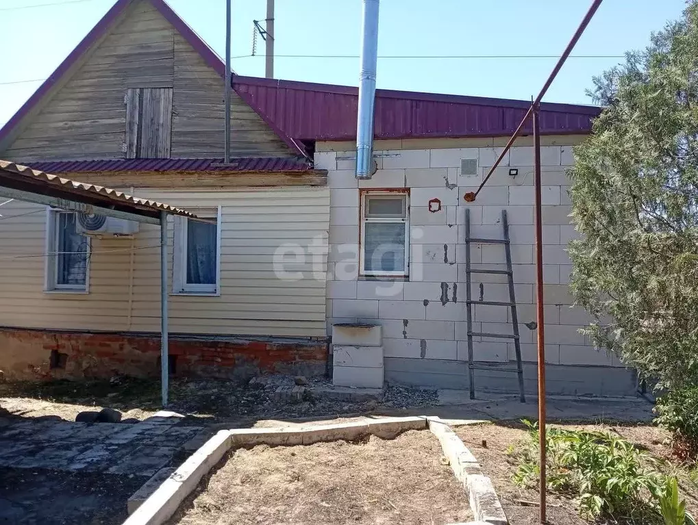 Дом в Астраханская область, Астрахань Валдайская ул., 71 (81 м) - Фото 1