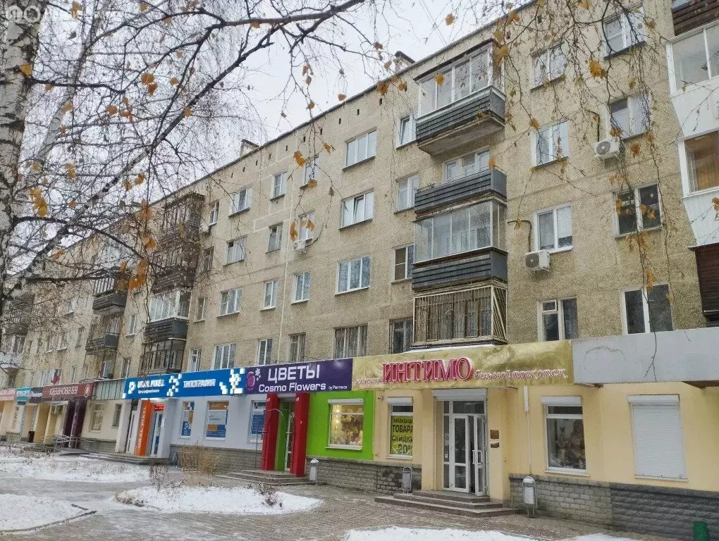 3-комнатная квартира: Екатеринбург, улица Победы, 42 (61.7 м) - Фото 1