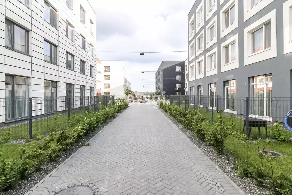 2-комнатная квартира: Тюмень, Стройотрядовская улица, 8 (60.7 м) - Фото 2