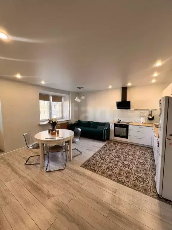 2-к кв. Тюменская область, Тюмень ул. Избышева, 6 (65.0 м) - Фото 1