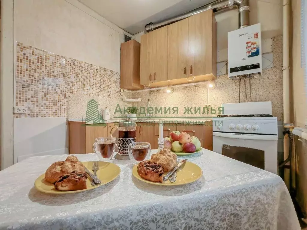 3-к кв. Саратовская область, Саратов ул. Имени Н.Е. Жуковского, 19А ... - Фото 1