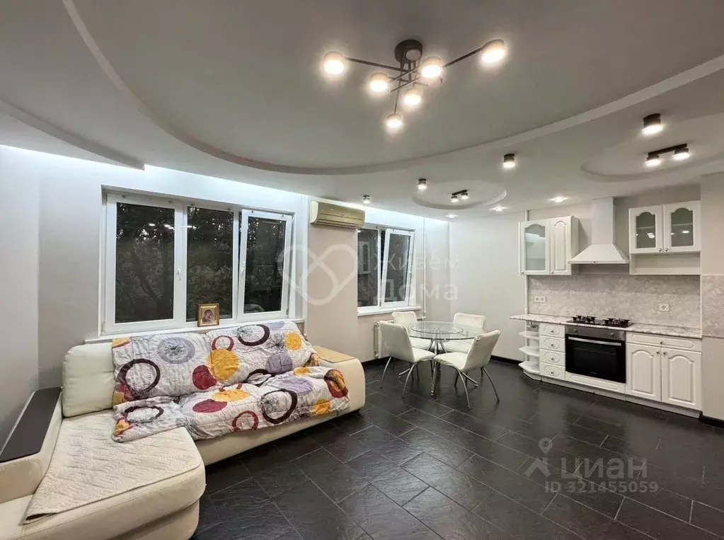 3-к кв. Волгоградская область, Волгоград ул. Космонавтов, 17 (66.8 м) - Фото 2