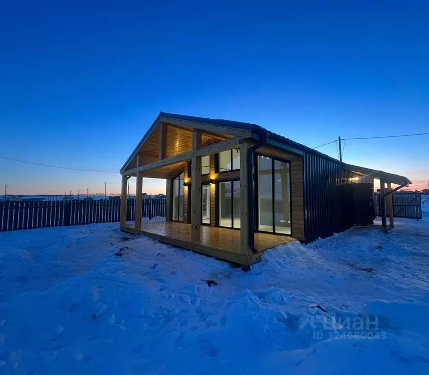 Дом в Красноярский край, Емельяново пгт ул. Саянская, 2 (100 м) - Фото 1