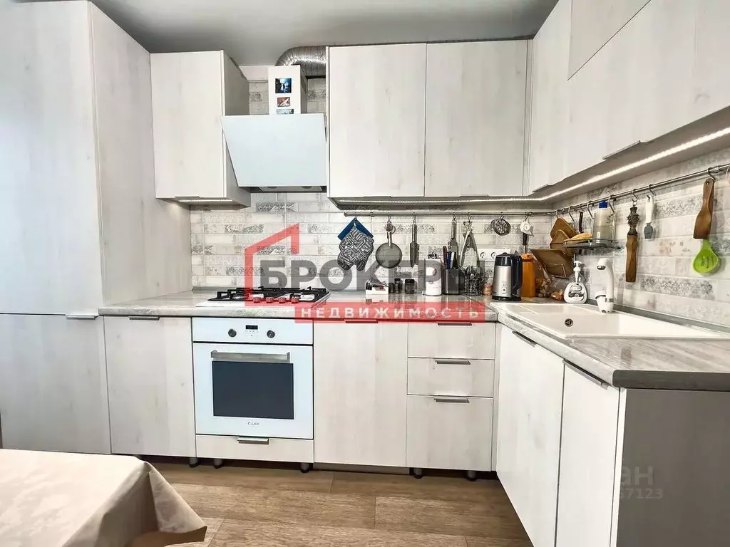 2-к кв. Севастополь ш. Камышовое, 37Бк2 (64.0 м) - Фото 0