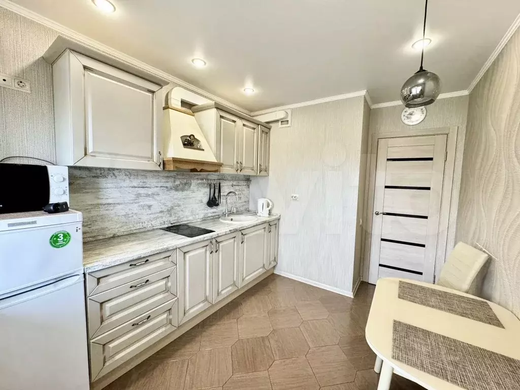 1-к. квартира, 40 м, 8/10 эт. - Фото 1