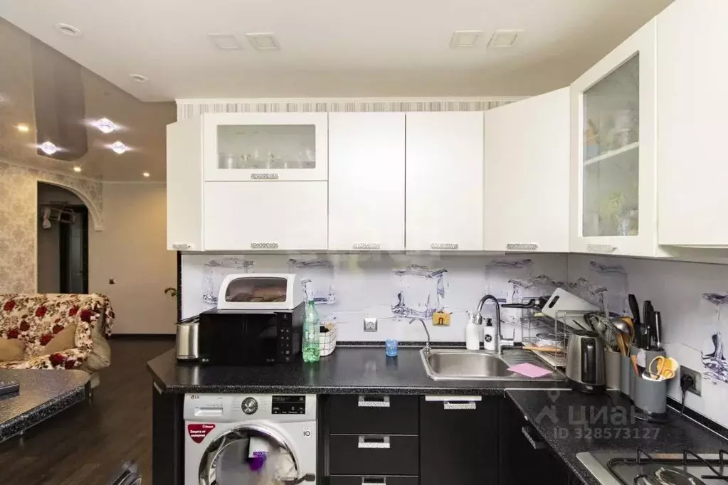 2-к кв. Тюменская область, Тюмень ул. Республики, 86 (55.9 м) - Фото 1