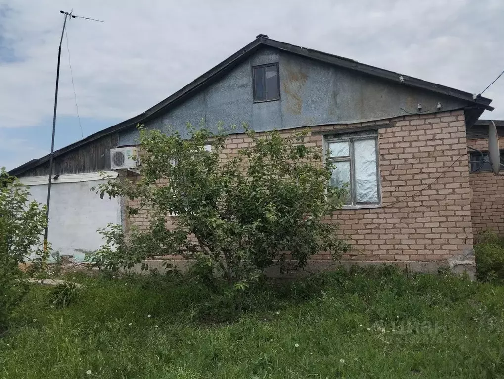 Дом в Оренбургская область, Саракташский район, с. Черный Отрог  (80 ... - Фото 1