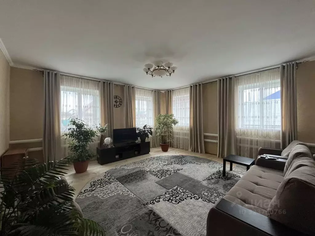 Дом в Башкортостан, Чекмагушевский сельсовет, с. Чекмагуш ул. ... - Фото 1