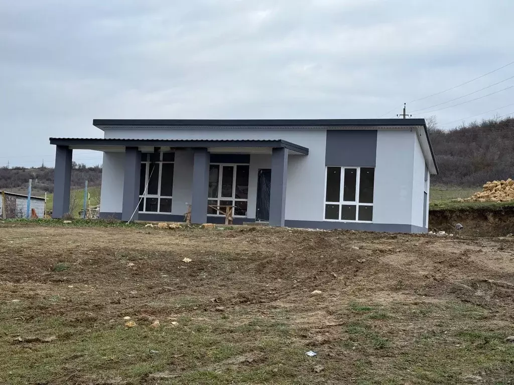 Дом в Крым, Симферопольский район, Перовское с/пос, с. Каштановое ул. ... - Фото 1