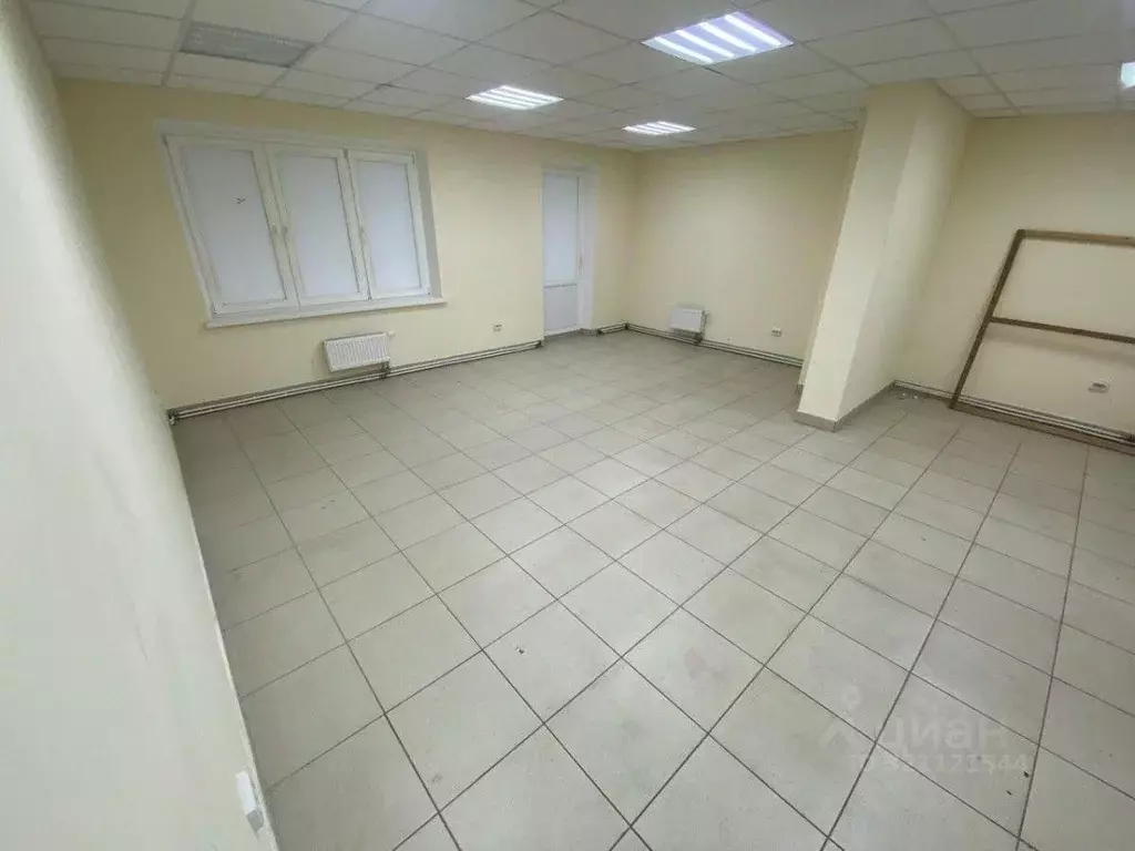 Помещение свободного назначения в Татарстан, Набережные Челны просп. ... - Фото 1