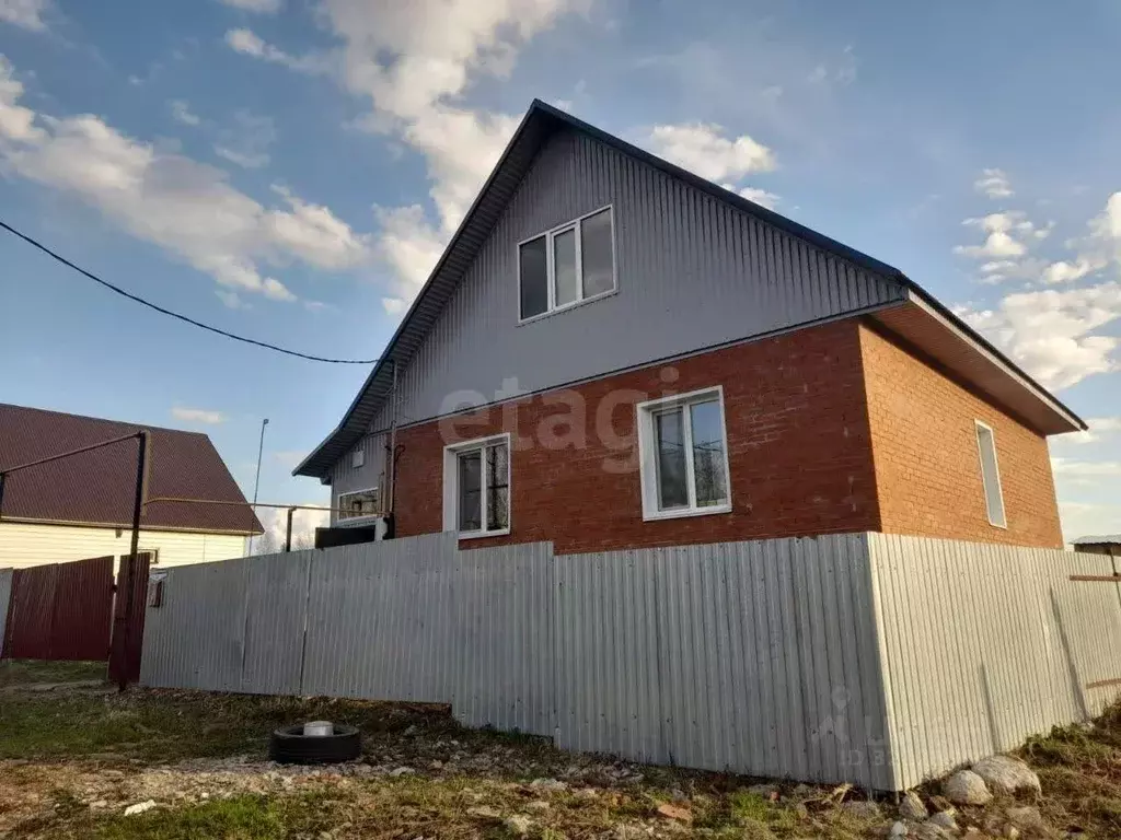 Дом в Башкортостан, Бирский район, Калинниковский сельсовет, с. ... - Фото 0