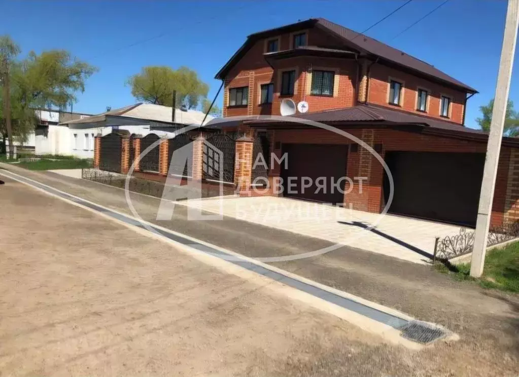 Дом в Пермский край, пос. Куеда ул. Спорта (308 м) - Фото 1