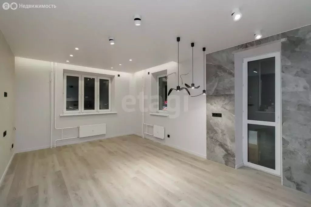 3-комнатная квартира: Тюмень, улица Раушана Абдуллина, 2 (89.9 м) - Фото 1