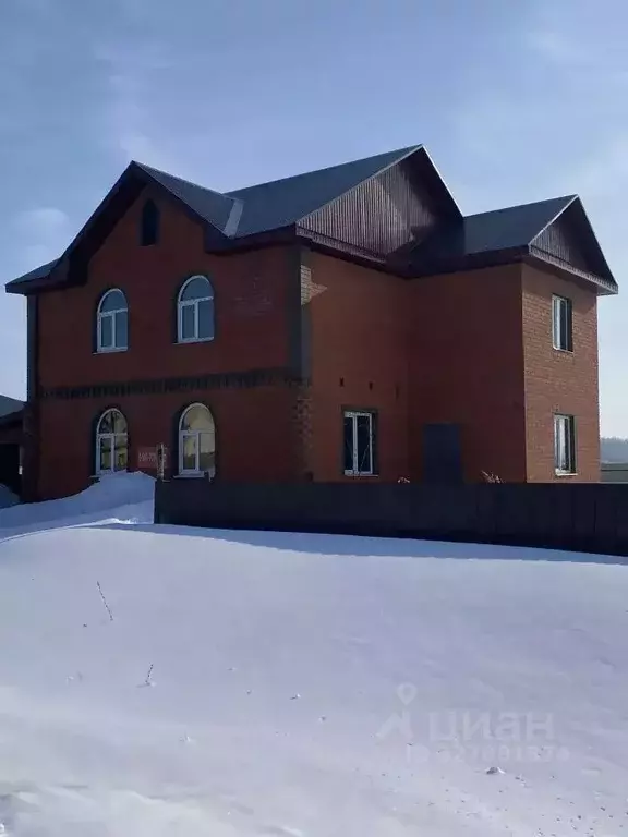 Дом в Башкортостан, Стерлитамакский район, Айгулевский сельсовет, с. ... - Фото 1