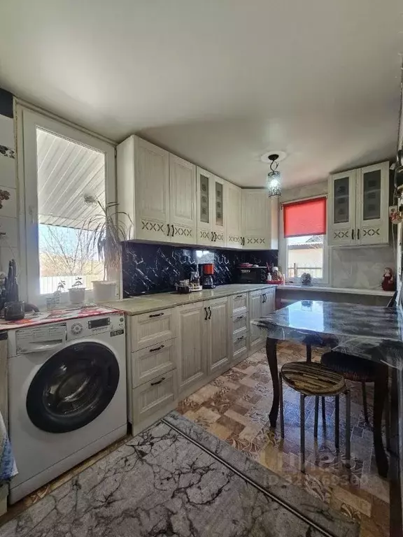 Дом в Астраханская область, Астрахань ул. 2-я Воскресенская, 8 (64 м) - Фото 1