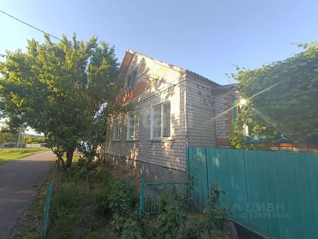 Дом в Белгородская область, Алексеевский муниципальный округ, с. ... - Фото 1